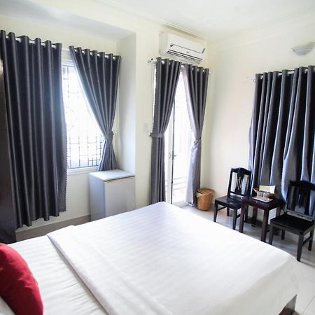 Hoang Trieu Hotel Хуе Екстериор снимка