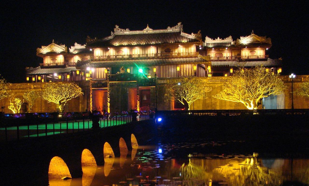 Hoang Trieu Hotel Хуе Екстериор снимка