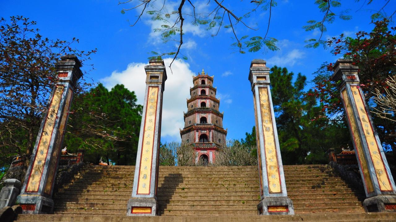 Hoang Trieu Hotel Хуе Екстериор снимка