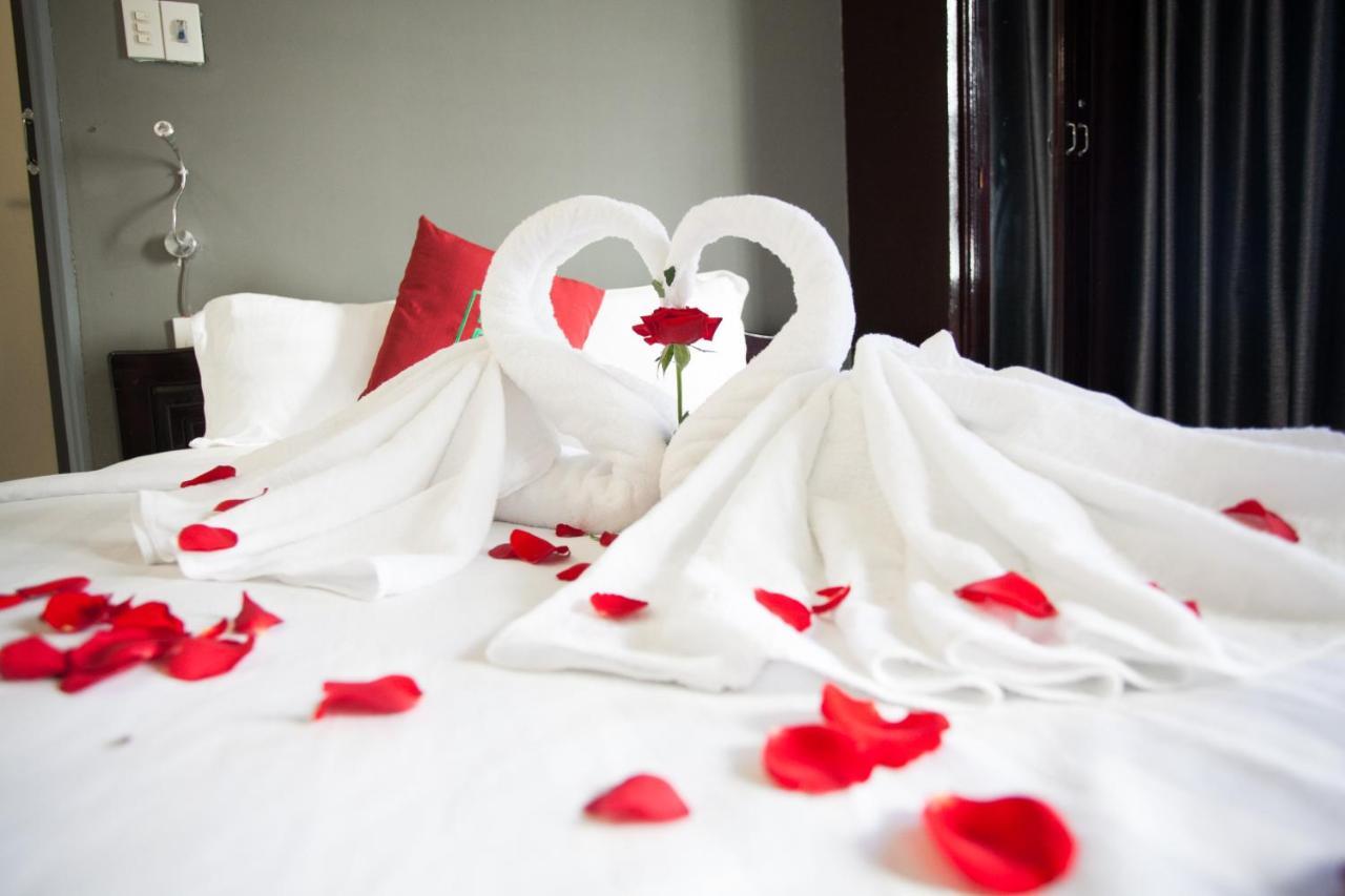 Hoang Trieu Hotel Хуе Екстериор снимка