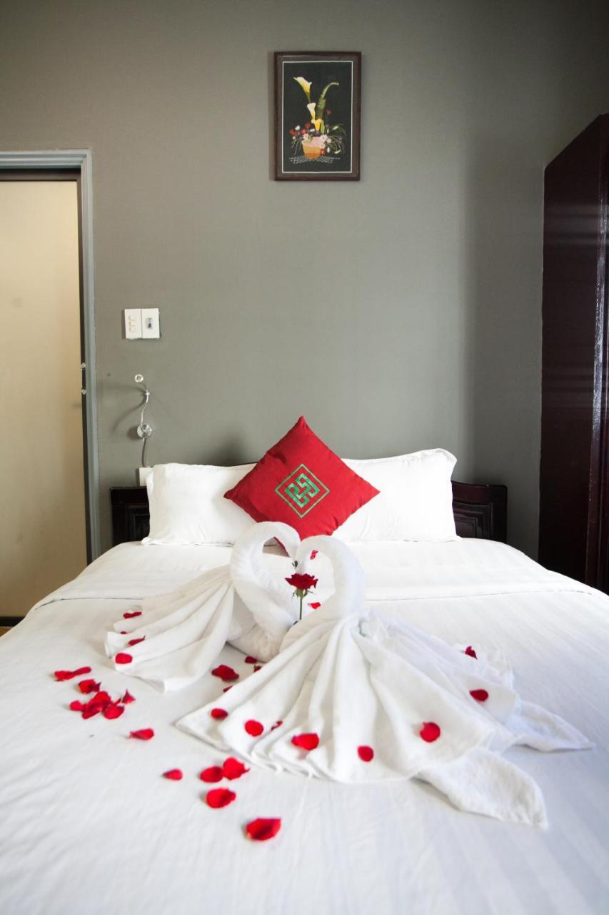 Hoang Trieu Hotel Хуе Екстериор снимка