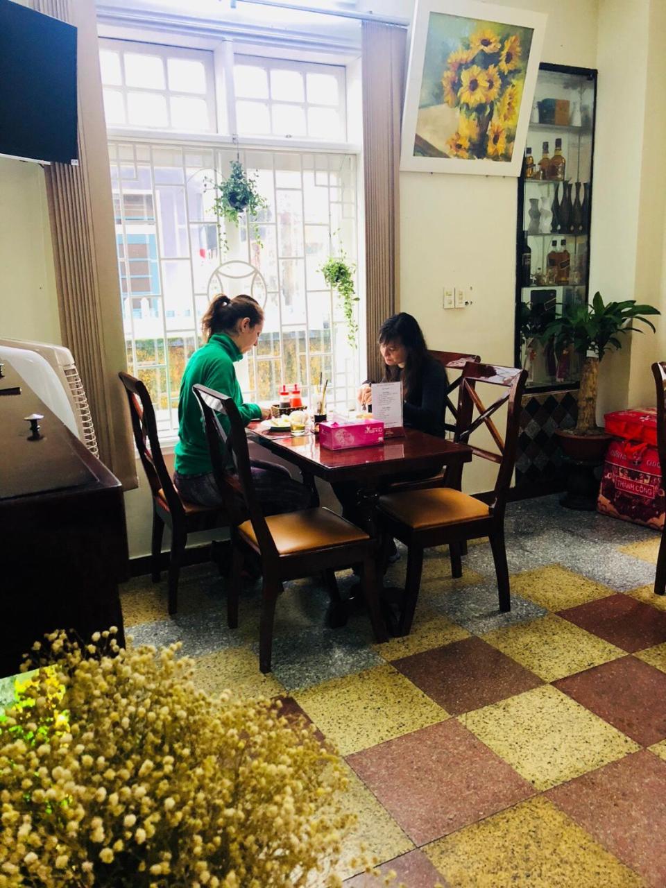 Hoang Trieu Hotel Хуе Екстериор снимка