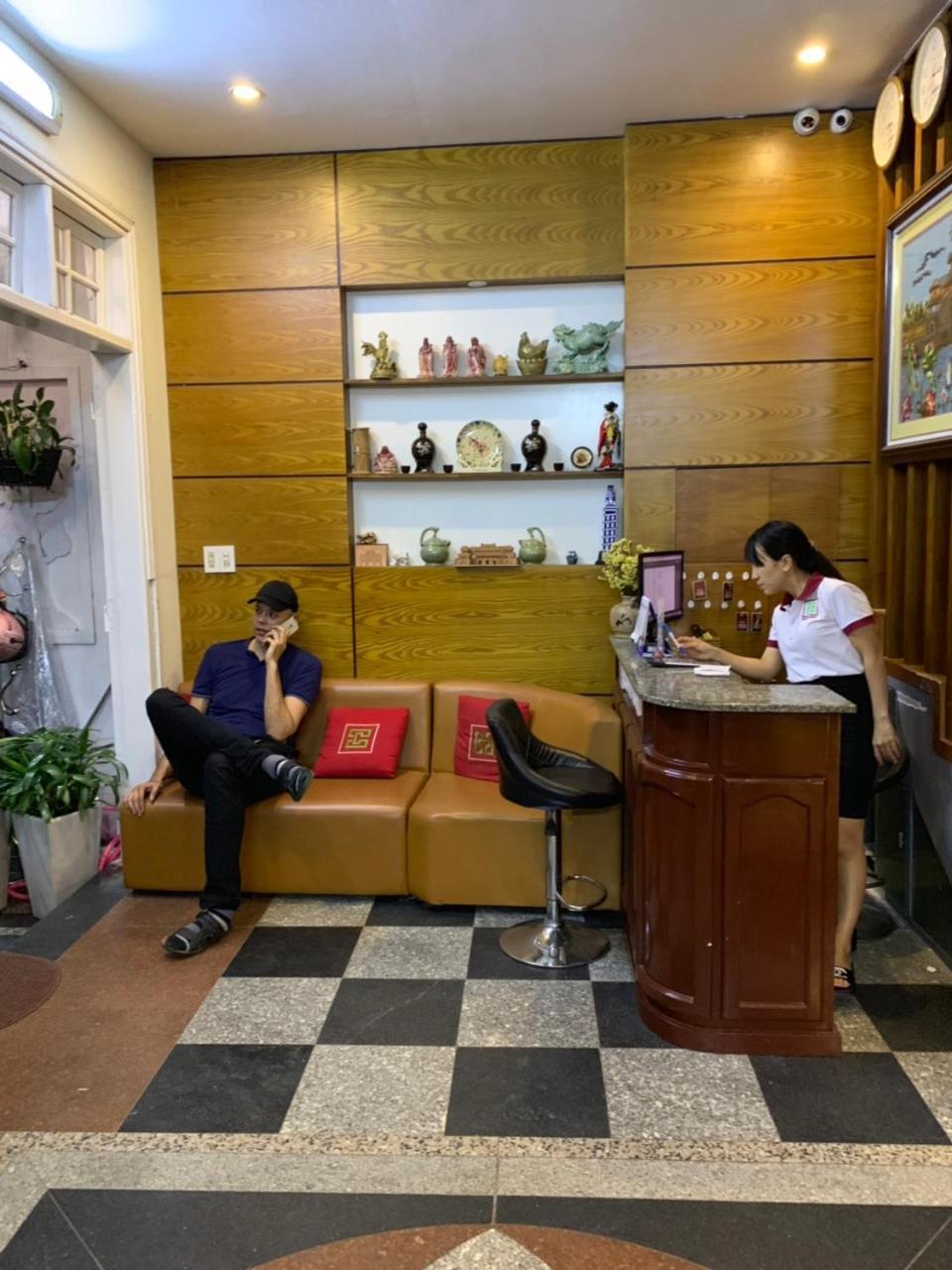 Hoang Trieu Hotel Хуе Екстериор снимка