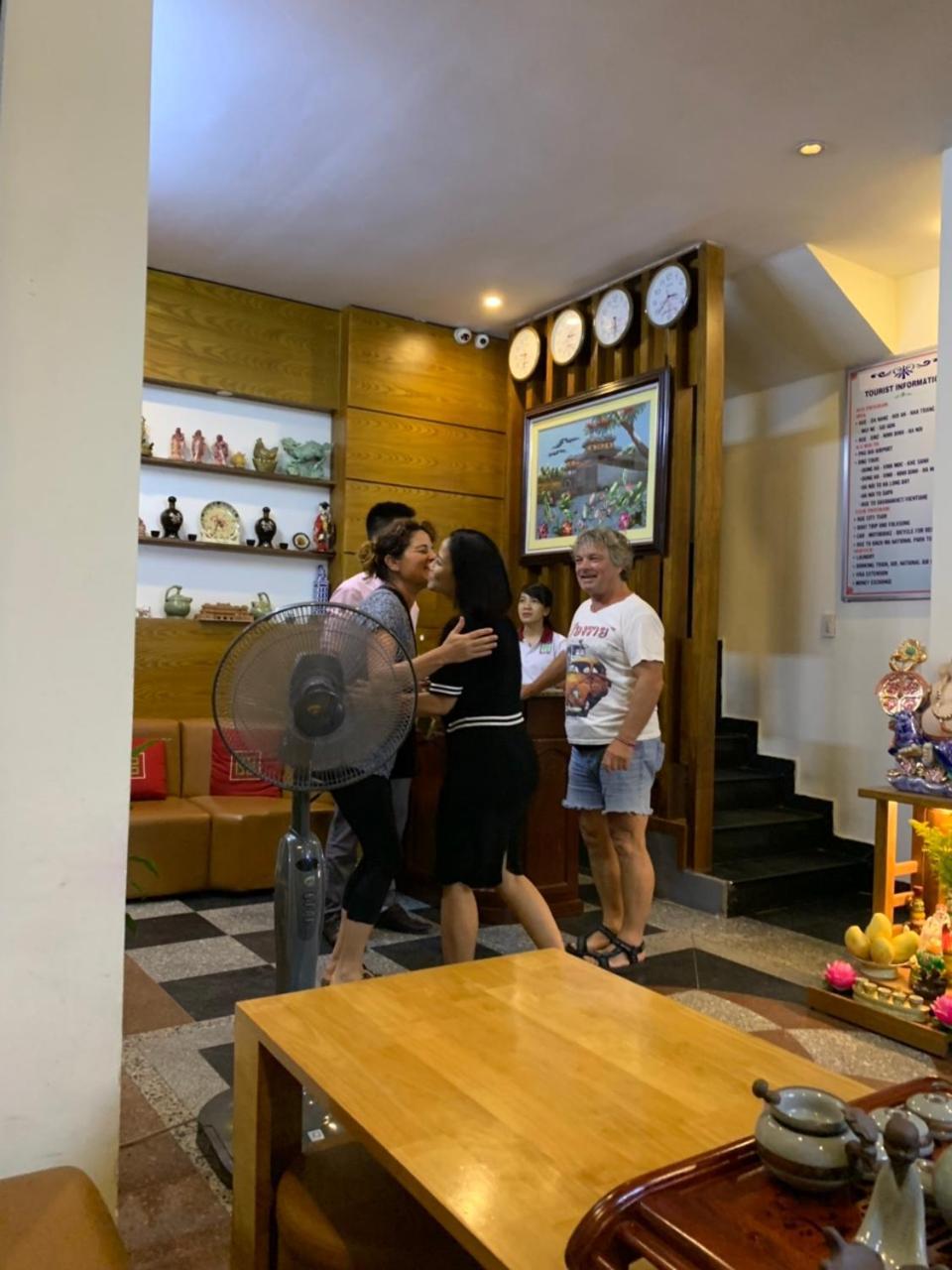 Hoang Trieu Hotel Хуе Екстериор снимка