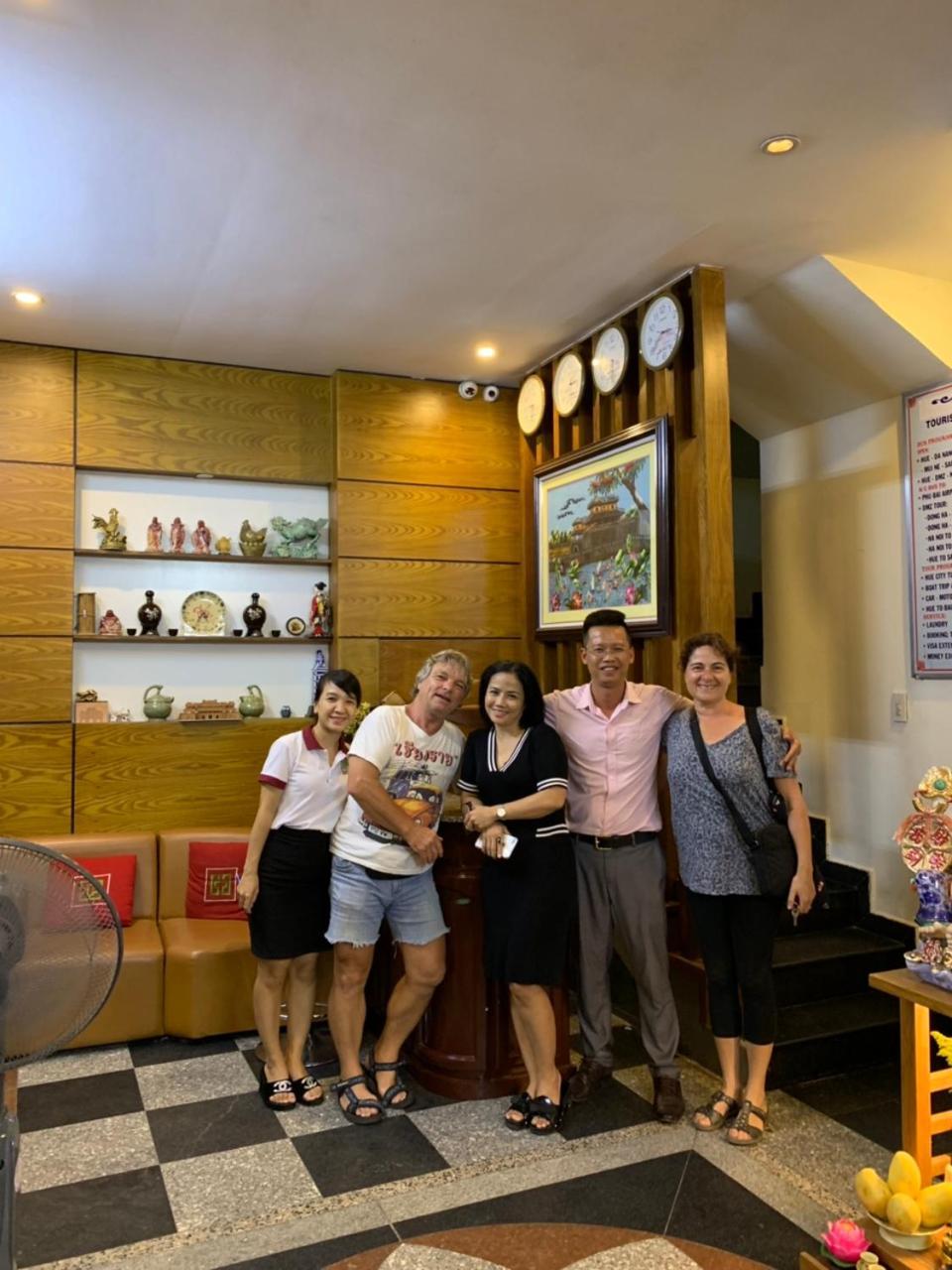 Hoang Trieu Hotel Хуе Екстериор снимка