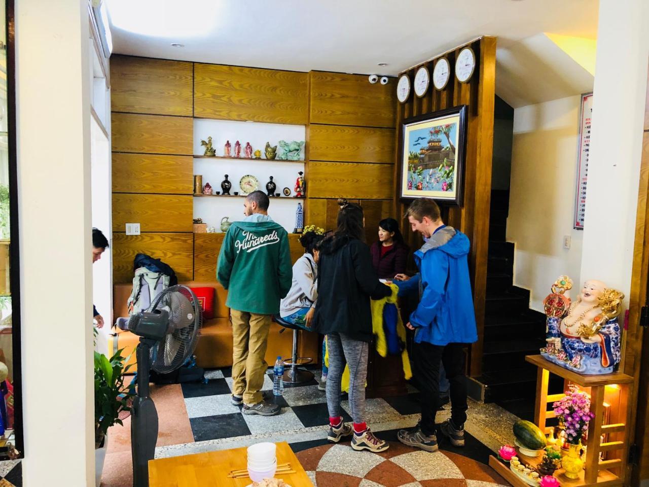 Hoang Trieu Hotel Хуе Екстериор снимка
