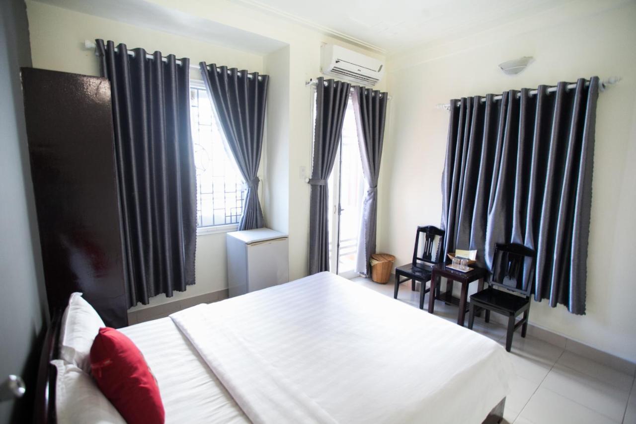 Hoang Trieu Hotel Хуе Екстериор снимка