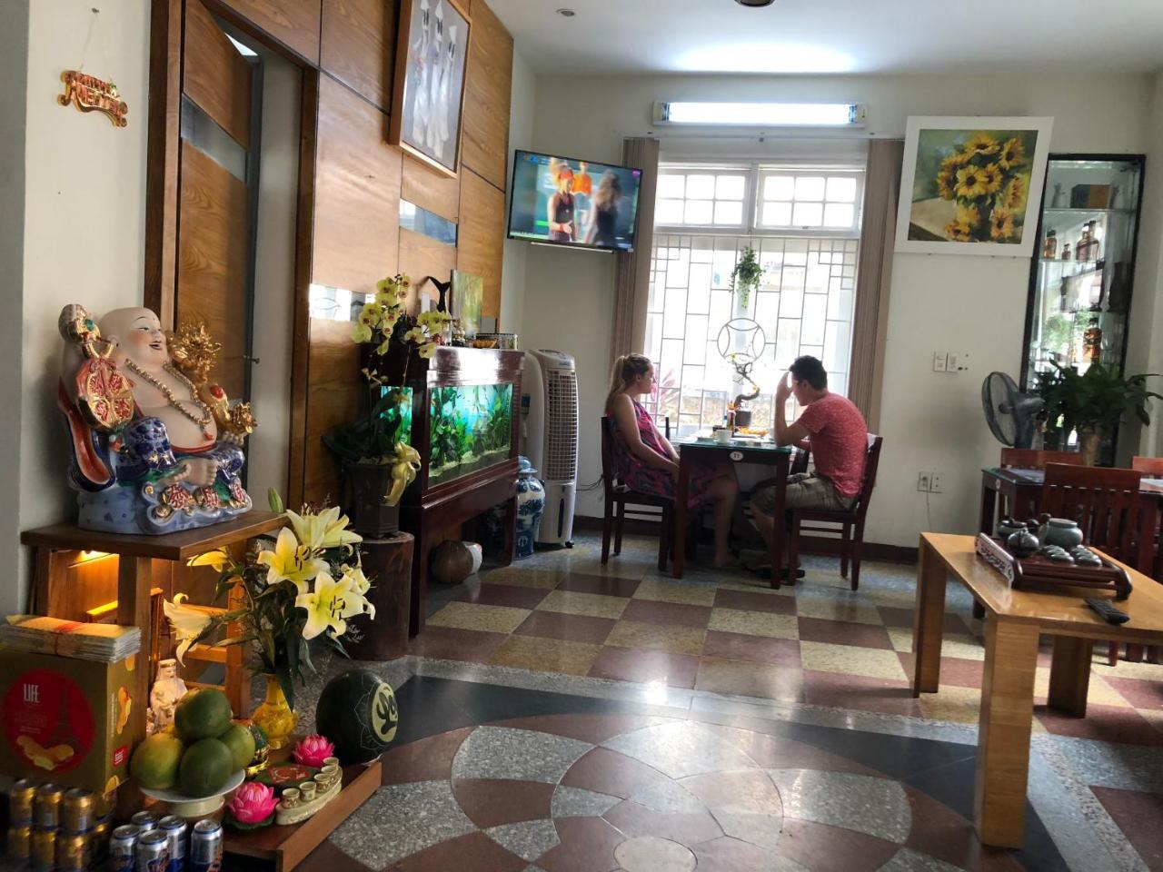 Hoang Trieu Hotel Хуе Екстериор снимка