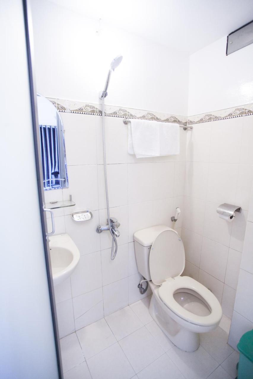 Hoang Trieu Hotel Хуе Екстериор снимка