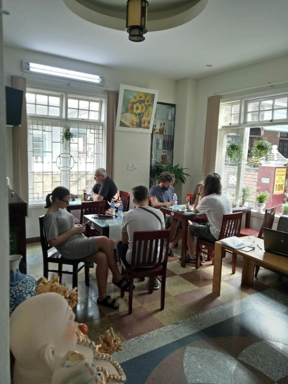 Hoang Trieu Hotel Хуе Екстериор снимка